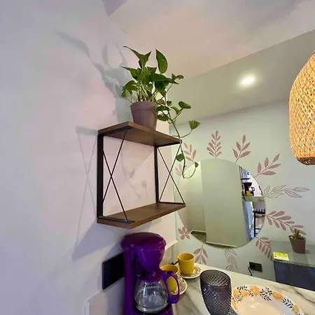 Unique Studio With Balcony Near Old Town Apartment